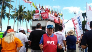 28/04/2017 - O diretor do SINTAPI-CUT, Luiz Augusto, reforça greve geral na Baixada Santista