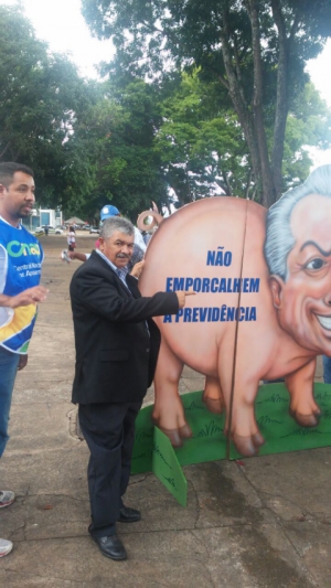 O presidente do SINTAPI Brasília-DF, Raimundo de Oliveira, no protesto contra reforma da Previdência