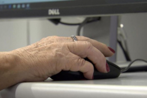 Jogos criados por alunos da UFF ajudam idosos a exercitar a mente