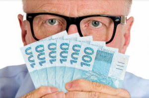 Começam a valer juros menores para aposentados