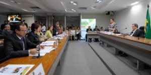 Valorização do mínimo até 2019 começa a ser discutida