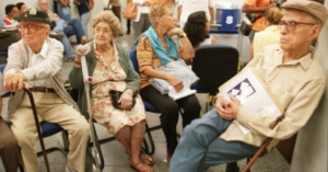 Reajuste do INSS menor que inflação deixa aposentados no vermelho