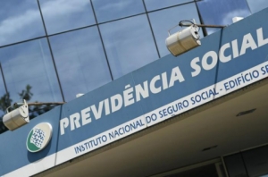 INSS começa a pagar 13º salário em abril. Confira quem tem direito e calendário