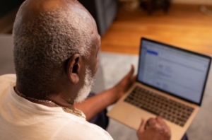 Prova de vida do INSS volta a ser obrigatória em 2023. Veja os detalhes